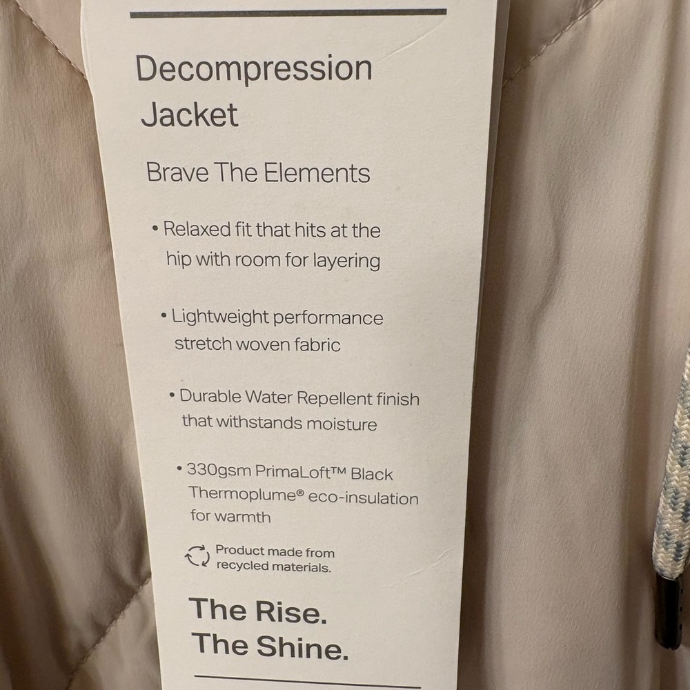 Vuori decompression jacket NWT - Picture 4 of 5